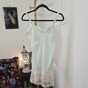 LAST CHANCE! Chic Lace-Trimmed Mint Cami